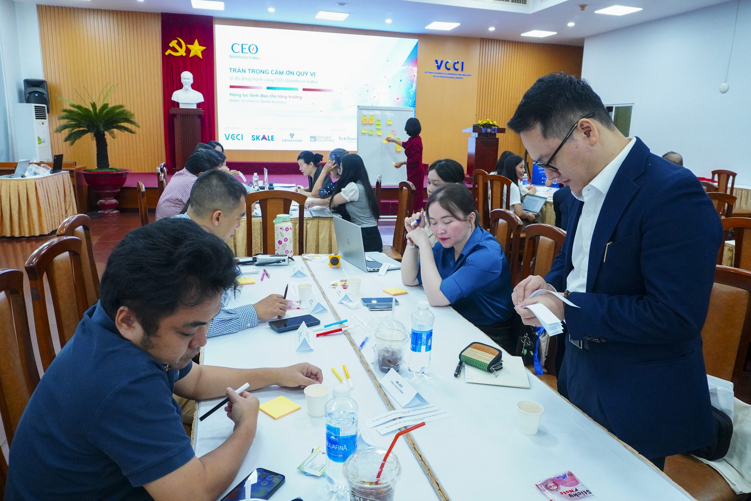 Các lãnh đạo doanh nghiệp thảo luận tại sự kiện
